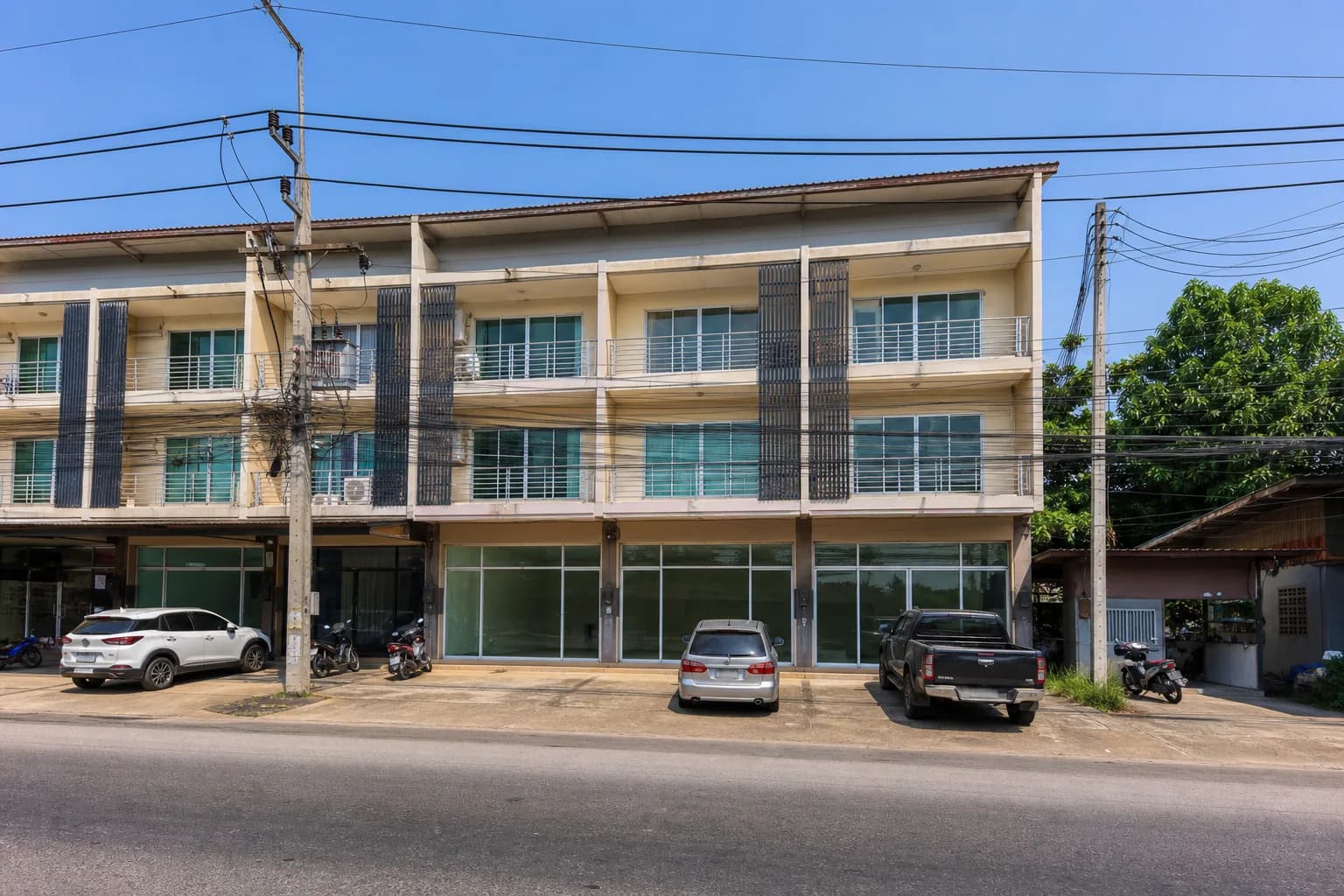 ทาวน์โฮม 3 ชั้น ลำปาง 22 ตร.ว. ชั้นล่างทำร้านได้ รูปที่ 1