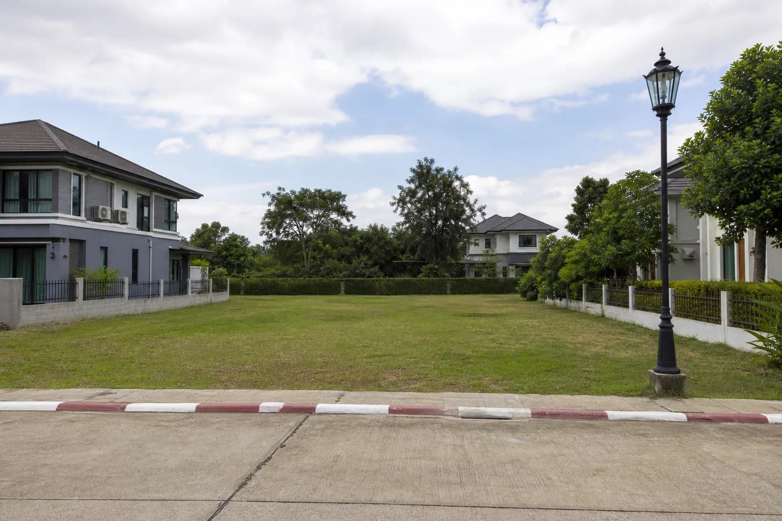 ที่ดินสันทราย 3 งาน ในหมู่บ้านจัดสรร รูปที่ 1