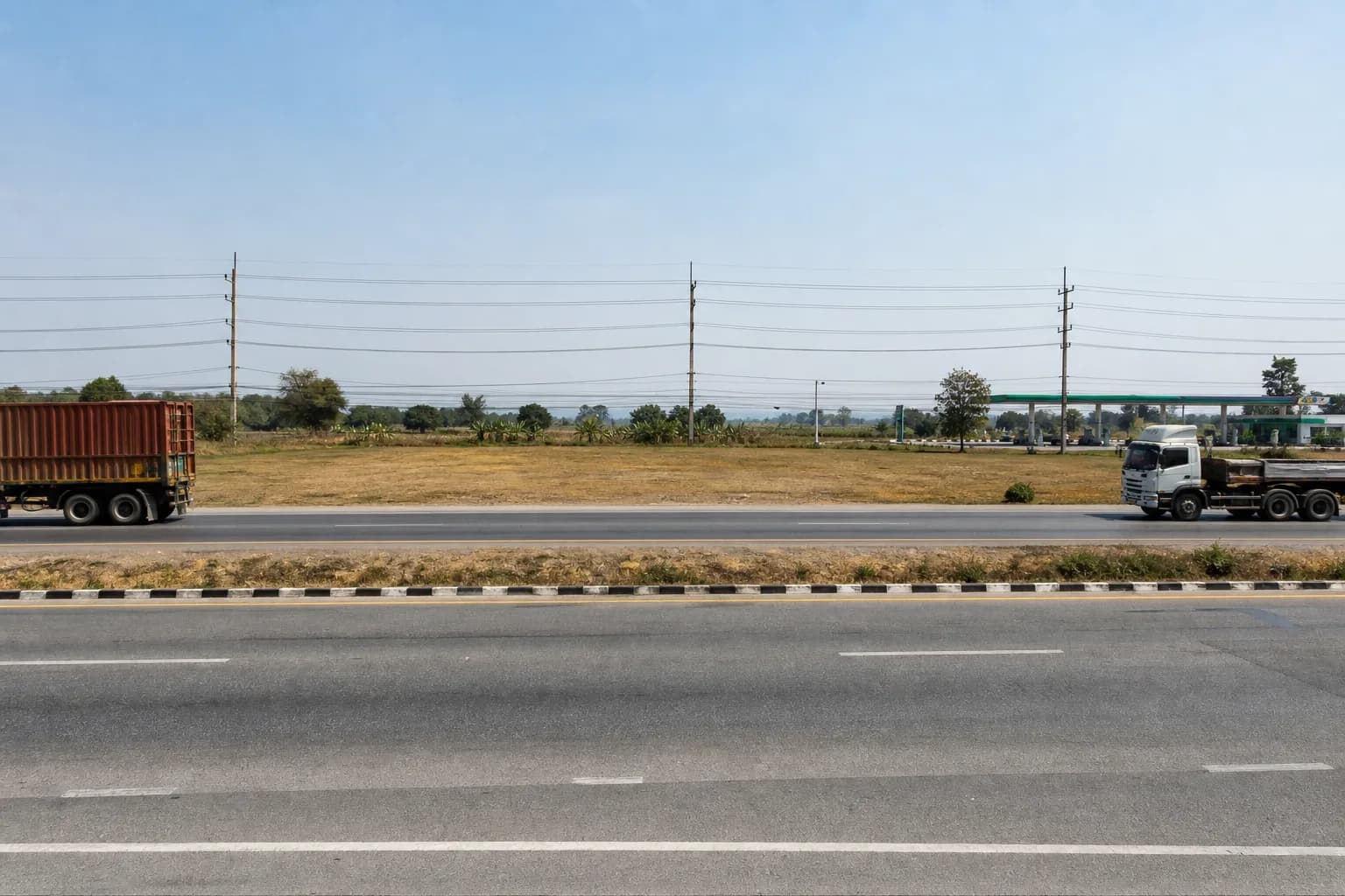 ที่ดินเมืองลำพูน 2 ไร่ ติดถนนซุปเปอร์ไฮเวย์ รูปที่ 1