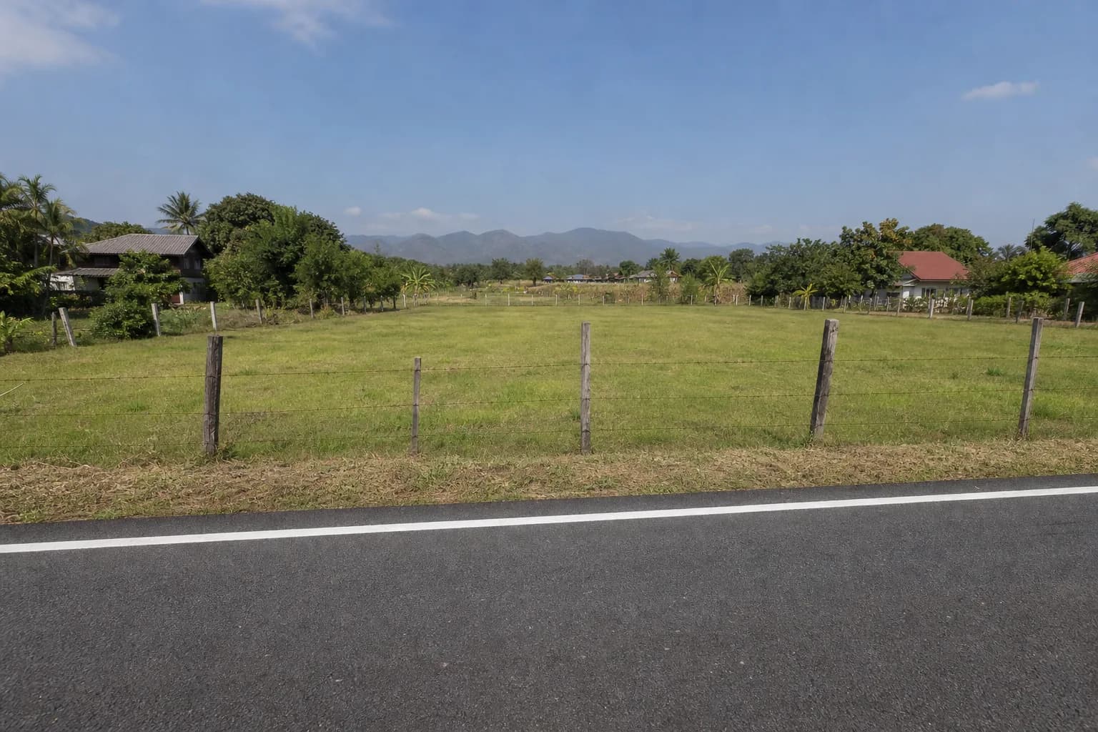 ที่ดินแม่ทะ 4 ไร่ ติดถนนลาดยาง รูปที่ 1